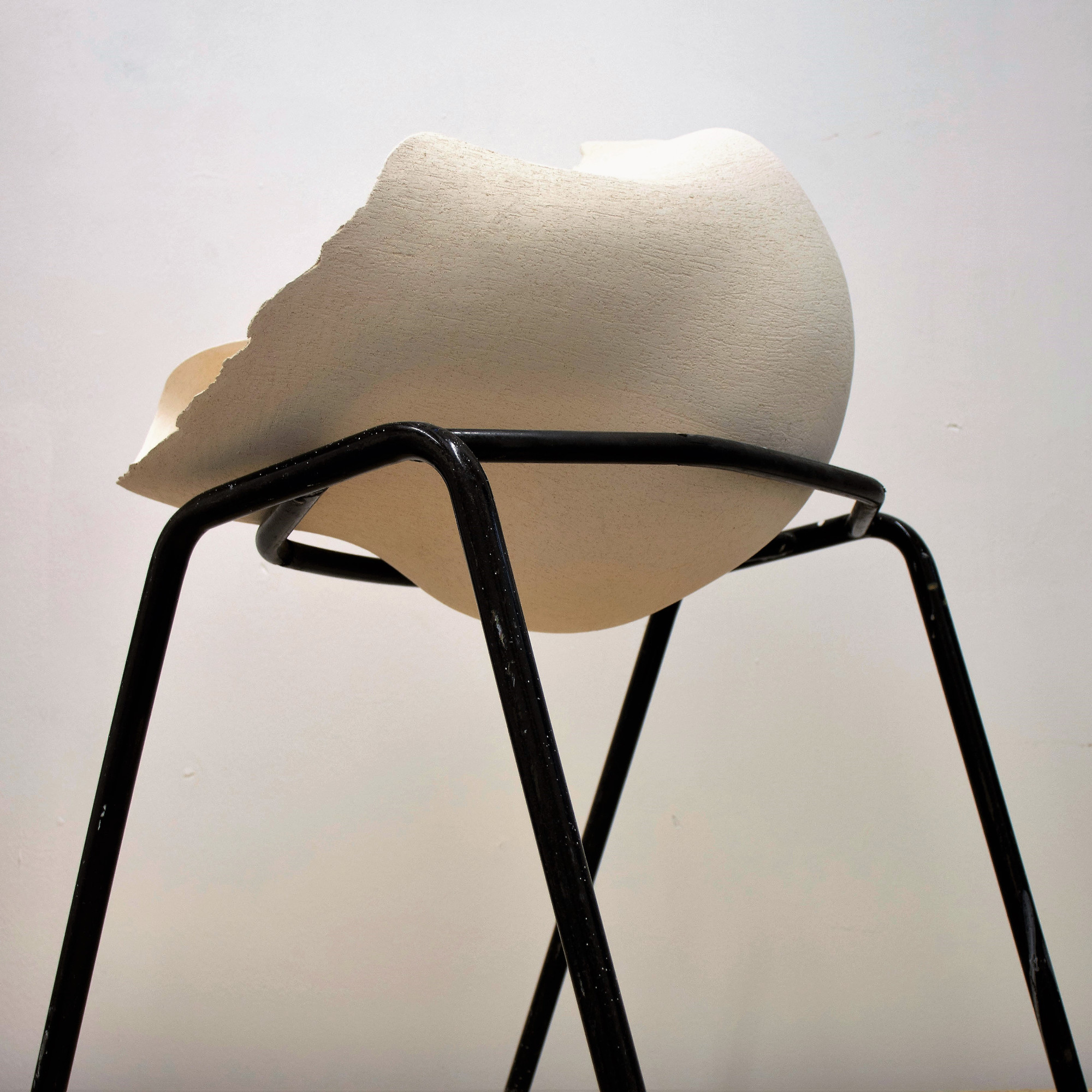 Objects listening I, 2020, Installation - Ceramic, tubular steel frame - Sarah Strachan