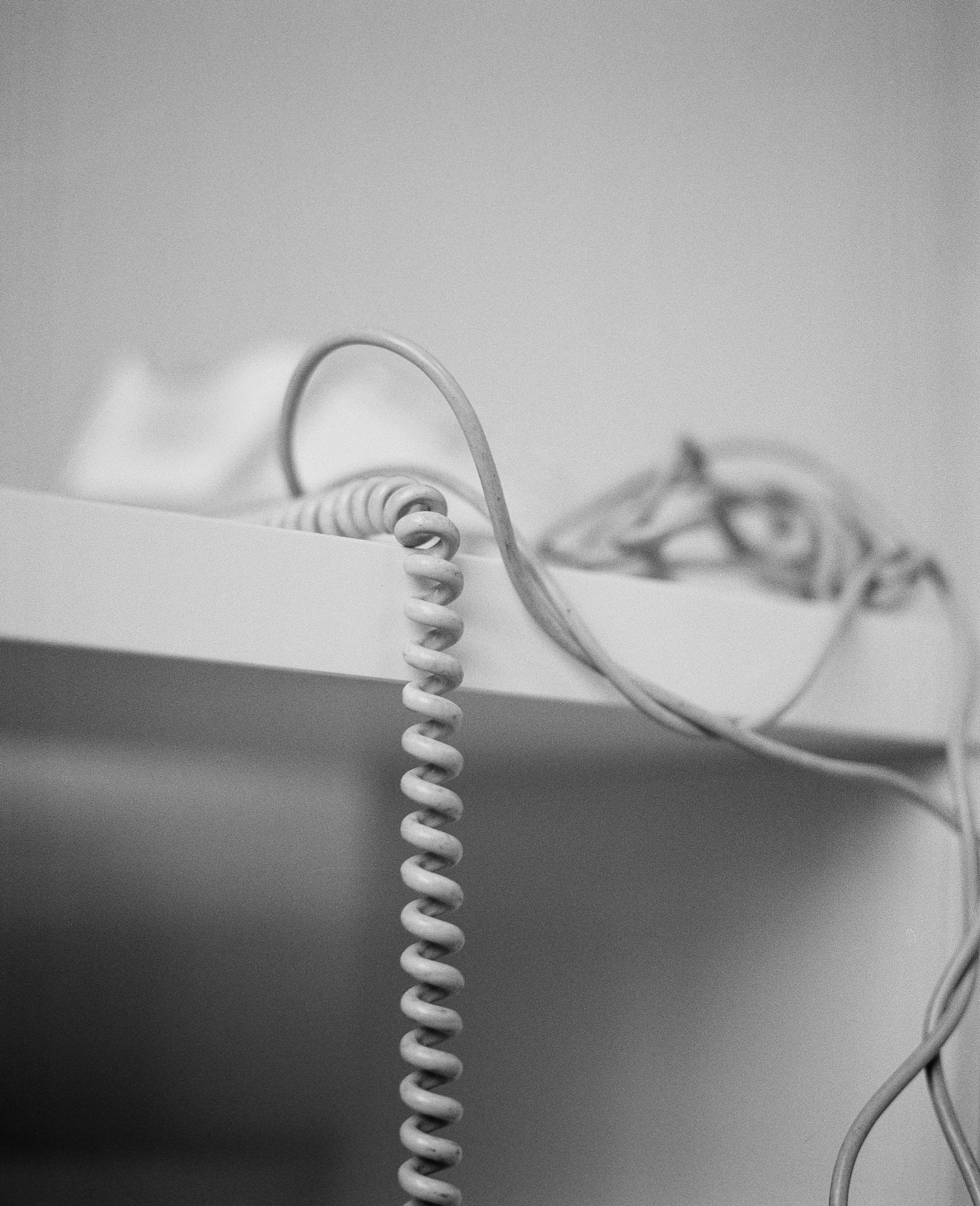 "Telephone wire", Cambridge, 2020 120mm black and white film. Diane-Laure Mussy.
